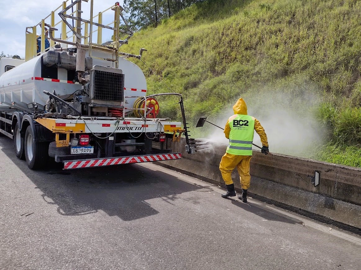 conservacao-ferroviaria-e-pavimentacao infraestrutura-aeroportuaria-portuaria conservacao-de-saneamento-e-agua sinalizacao-viaria-vertical-e-horizontal equipamentos-modernos-para-infraestrutura resposta-emergencia-equipe-tecnica